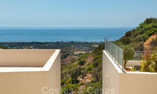 Timeless modern apartment for sale in Marbella with sea view 27987 