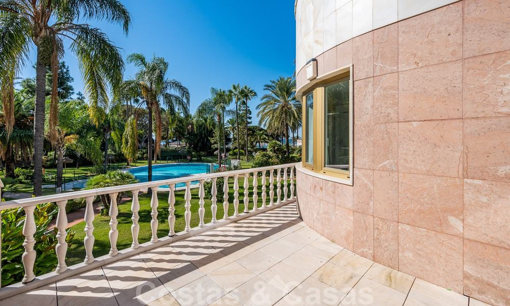 Renovated flat for sale in the iconic first line beach complex Gray D'Albion in Puerto Banus, Marbella 28349