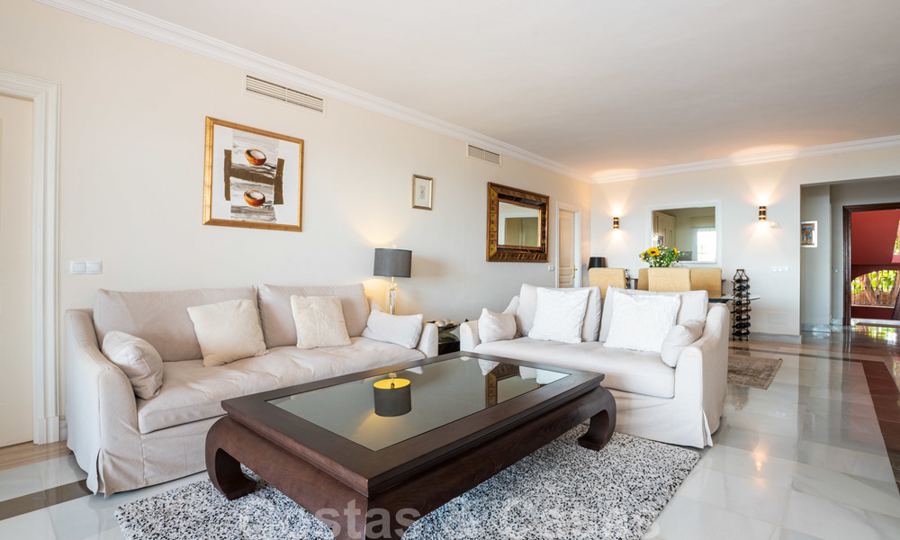 Ready to move in, spacious flat with panoramic views of the coast and the sea in Benahavis - Marbella 28486