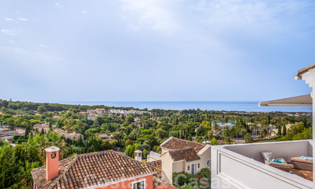 Beautiful semi-detached townhouse with sea views in a gated community on the Golden Mile - Marbella 28584
