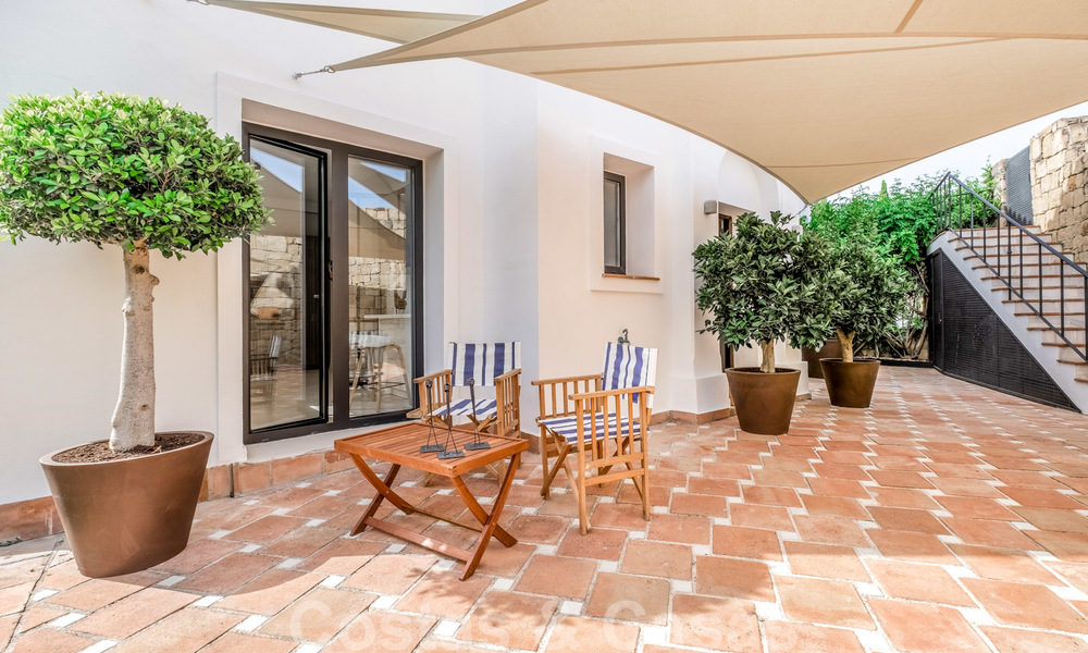 Beautiful semi-detached townhouse with sea views in a gated community on the Golden Mile - Marbella 28606