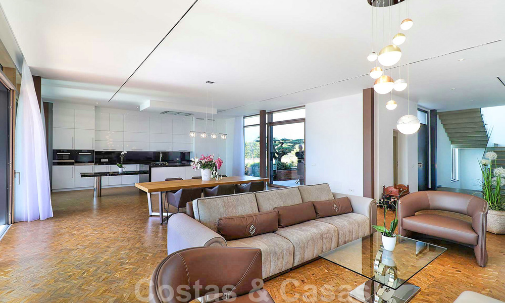 For sale, modern villa ready to move in, within walking distance to Puerto Banus in Nueva Andalucia, Marbella 28652
