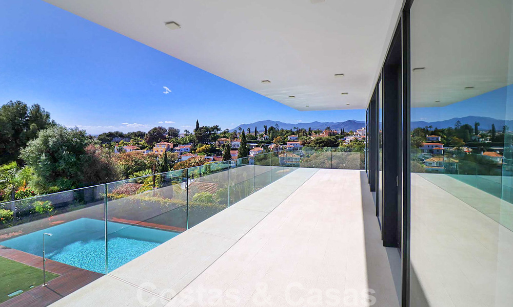 For sale, modern villa ready to move in, within walking distance to Puerto Banus in Nueva Andalucia, Marbella 28672
