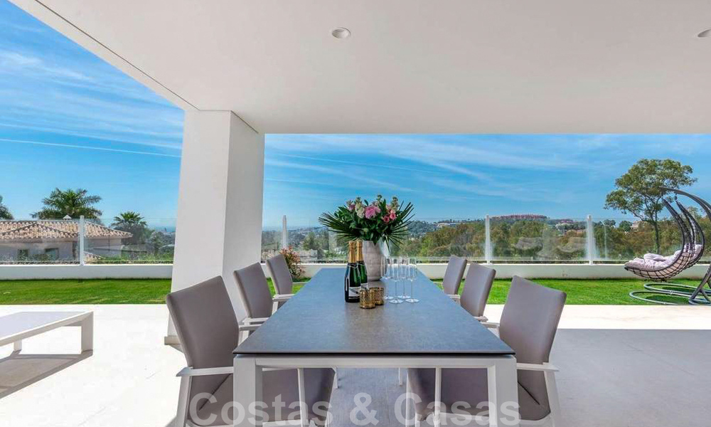 Spacious modern 3-bedroom luxury flat for sale with sea views and ready to move in, Nueva Andalucia, Marbella 28910