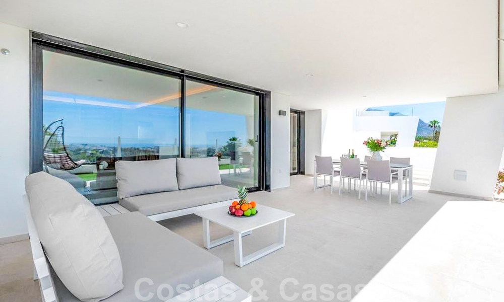 Spacious modern 3-bedroom luxury flat for sale with sea views and ready to move in, Nueva Andalucia, Marbella 28912