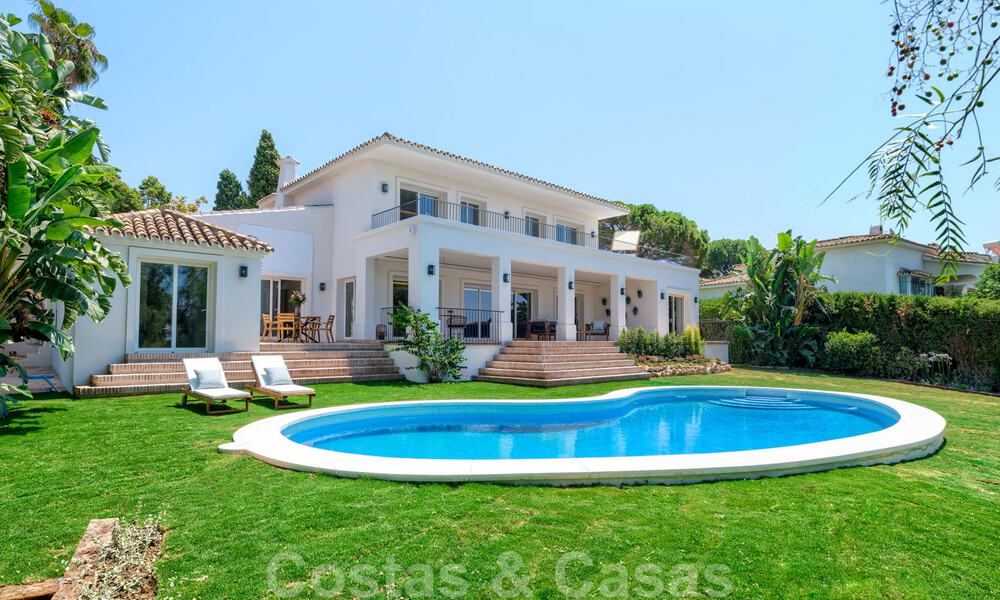 For sale, frontline golf villa, tastefully renovated in sought after, quiet neighbourhood in Guadalmina - Marbella 29215