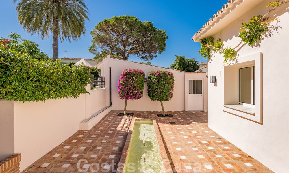 For sale, frontline golf villa, tastefully renovated in sought after, quiet neighbourhood in Guadalmina - Marbella 29221