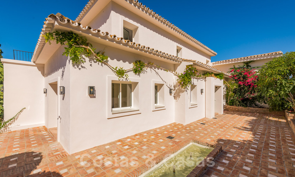 For sale, frontline golf villa, tastefully renovated in sought after, quiet neighbourhood in Guadalmina - Marbella 29224