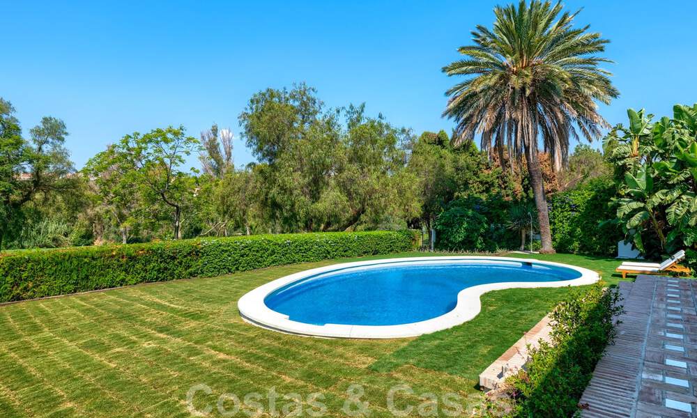 For sale, frontline golf villa, tastefully renovated in sought after, quiet neighbourhood in Guadalmina - Marbella 29244