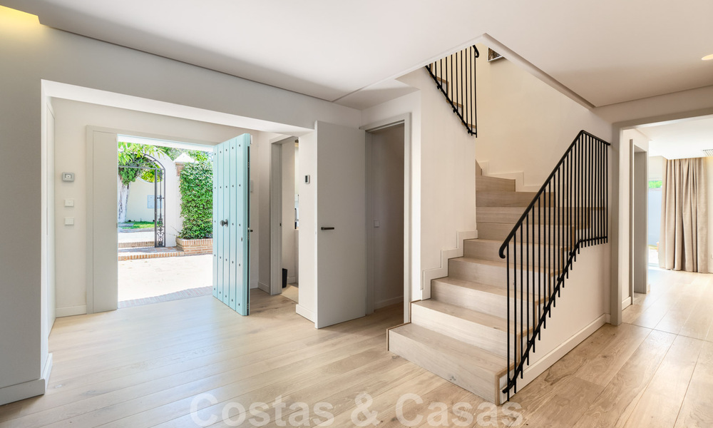 For sale, frontline golf villa, tastefully renovated in sought after, quiet neighbourhood in Guadalmina - Marbella 29275