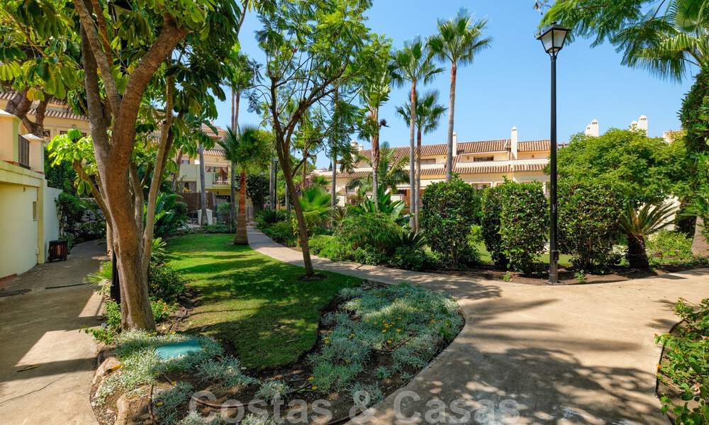 Beautiful townhouse for sale with 3 bedrooms within walking distance of amenities and Puerto Banus in Nueva Andalucia, Marbella 29300