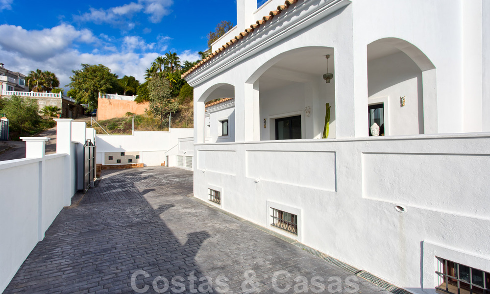 For sale, renovated villa with a contemporary interior on the New Golden Mile, Marbella - Estepona 29363