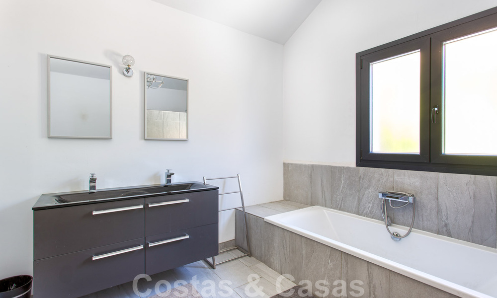 For sale, renovated villa with a contemporary interior on the New Golden Mile, Marbella - Estepona 29386