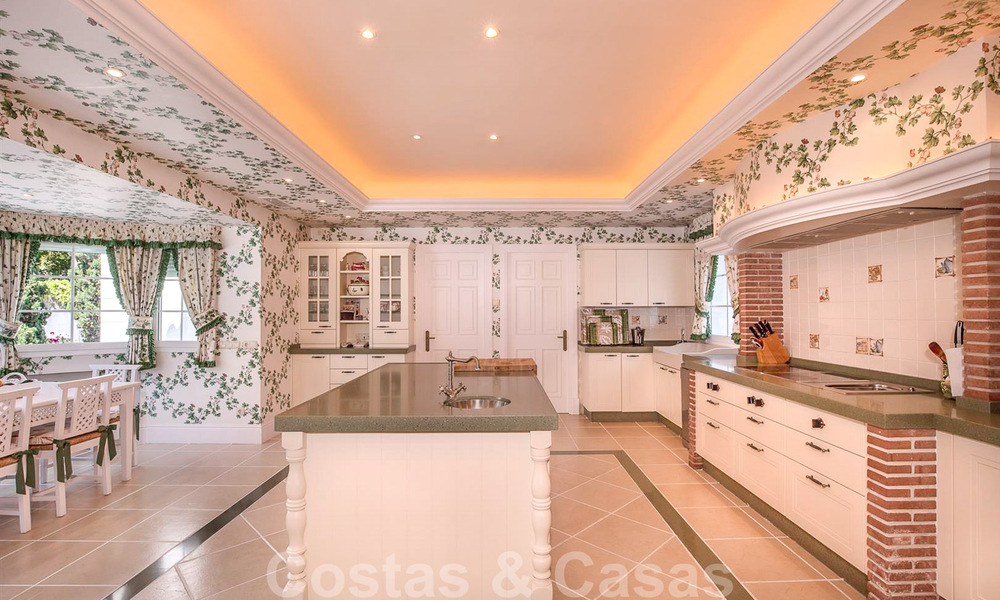 Spectacular elegant beachside mansion for sale in west Marbella 29396