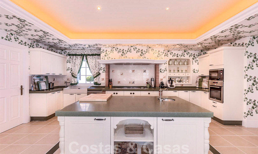Spectacular elegant beachside mansion for sale in west Marbella 29398