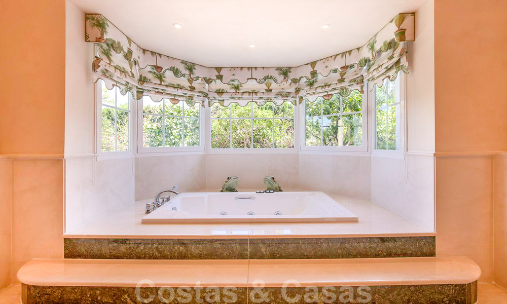 Spectacular elegant beachside mansion for sale in west Marbella 29409