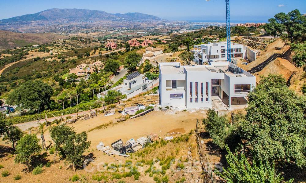 Modern new build villa with panoramic mountain- and sea views for sale in the hills of Marbella East. Under construction. 44287