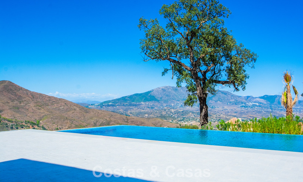 Modern new build villa with panoramic mountain- and sea views for sale in the hills of Marbella East. Almost ready. 57680