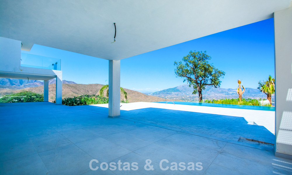 Modern new build villa with panoramic mountain- and sea views for sale in the hills of Marbella East. Almost ready. 57681