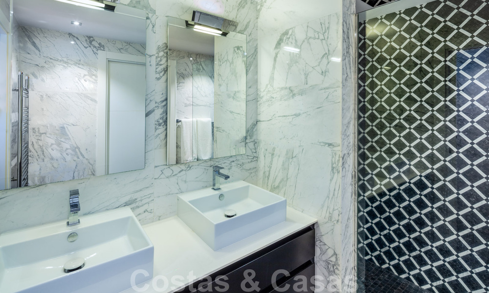 Luxurious fully renovated apartment with stunning sea views for sale in Puente Romano - Golden Mile, Marbella 29913