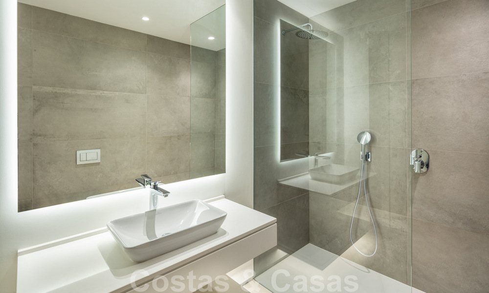 Spacious new modern beachside luxury villa for sale near the golf course in Marbella - Estepona 30153