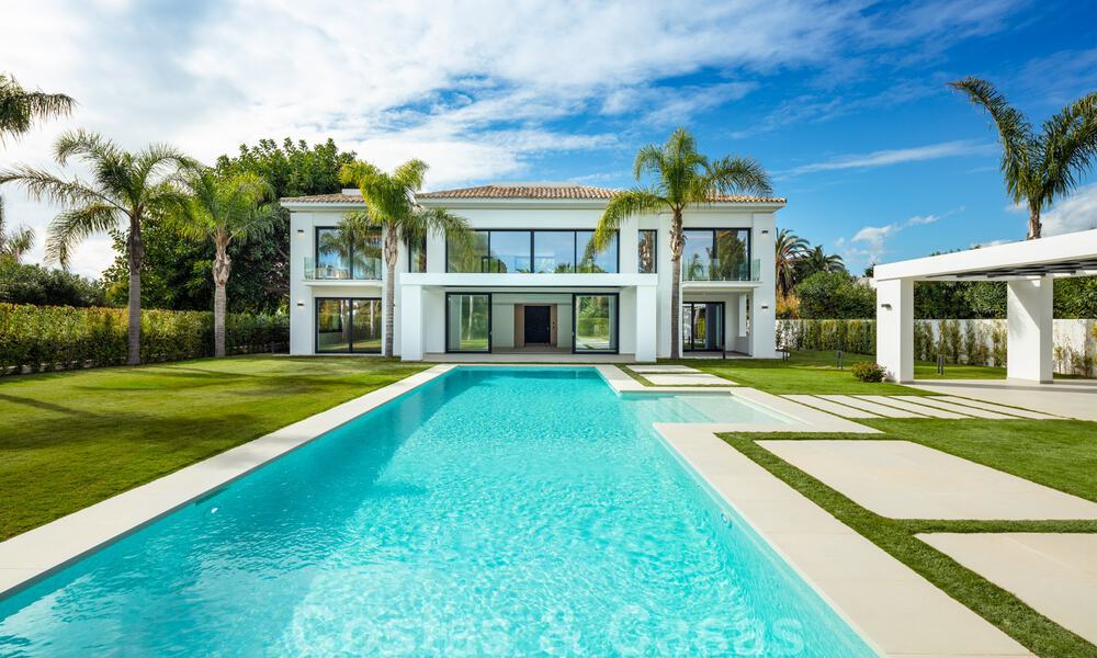 Spacious new modern beachside luxury villa for sale near the golf course in Marbella - Estepona 30156