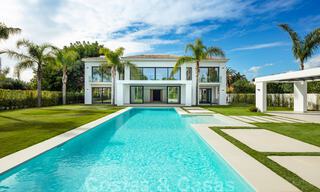 Spacious new modern beachside luxury villa for sale near the golf course in Marbella - Estepona 30156 