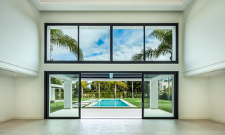 Spacious new modern beachside luxury villa for sale near the golf course in Marbella - Estepona 30159 