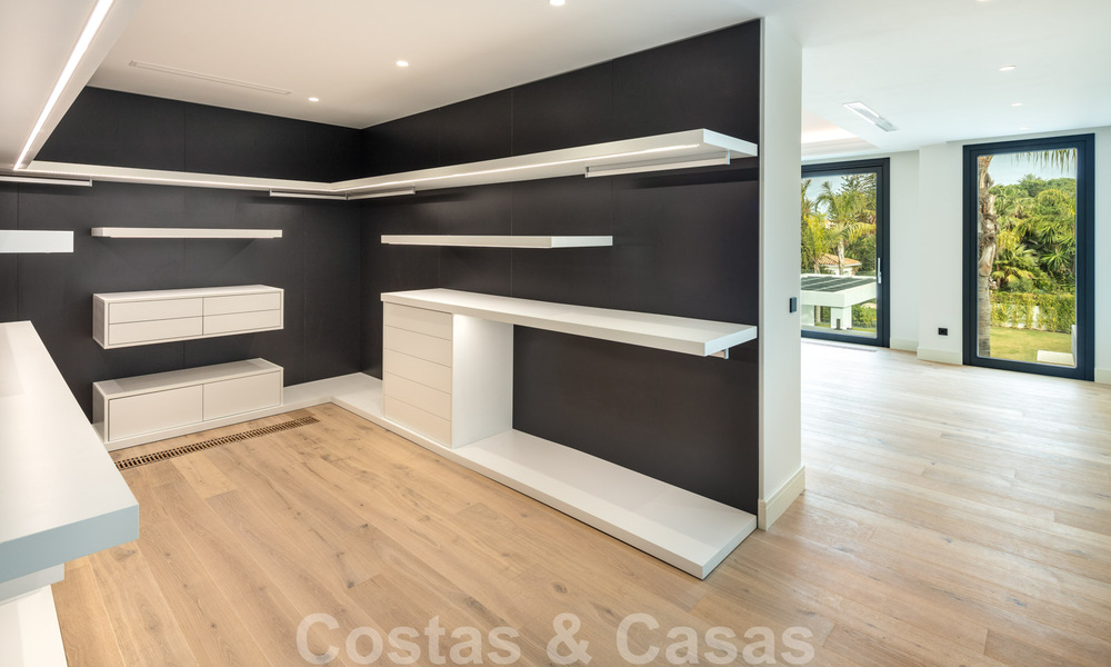 Spacious new modern beachside luxury villa for sale near the golf course in Marbella - Estepona 30169