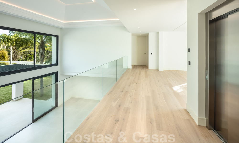 Spacious new modern beachside luxury villa for sale near the golf course in Marbella - Estepona 30173