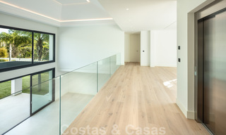 Spacious new modern beachside luxury villa for sale near the golf course in Marbella - Estepona 30173 