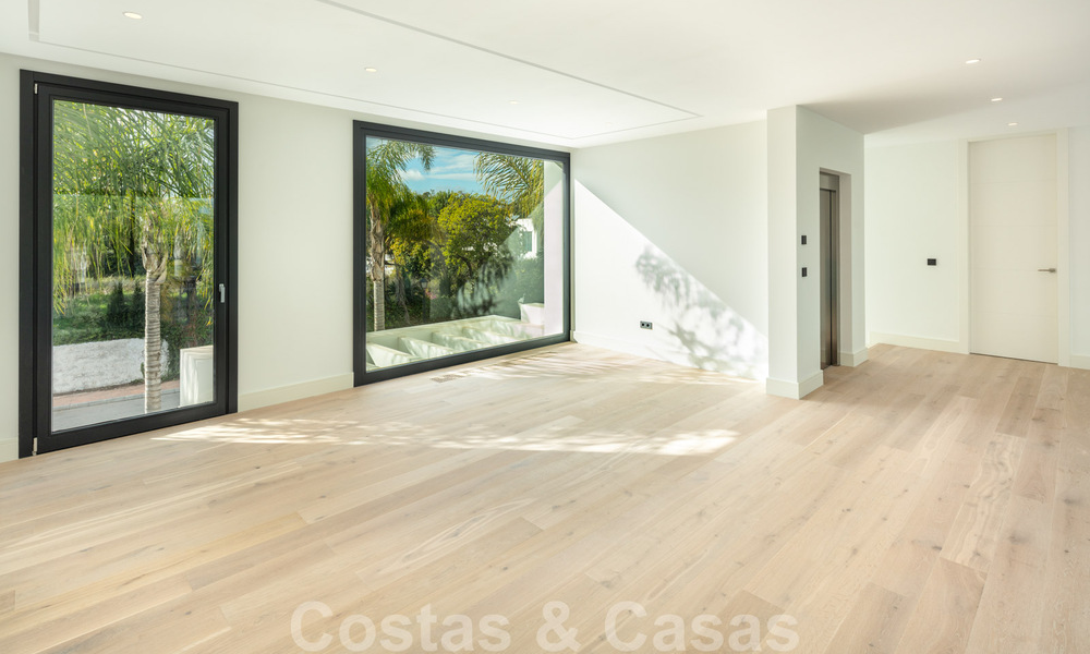 Spacious new modern beachside luxury villa for sale near the golf course in Marbella - Estepona 30174