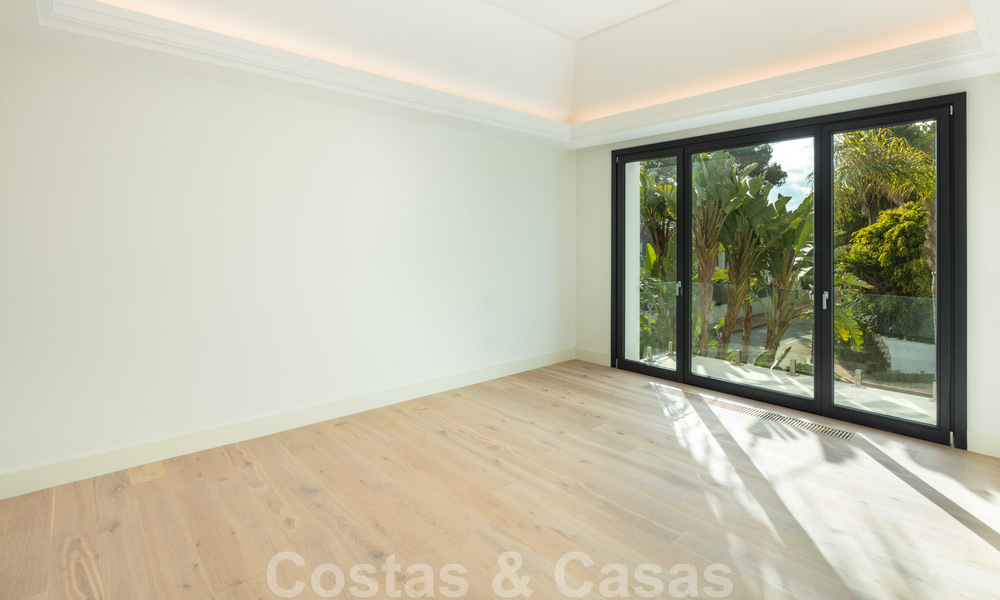 Spacious new modern beachside luxury villa for sale near the golf course in Marbella - Estepona 30175