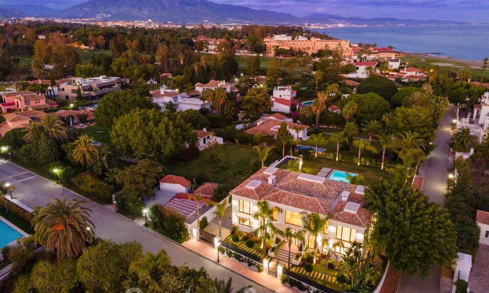 Spacious new modern beachside luxury villa for sale near the golf course in Marbella - Estepona 30178
