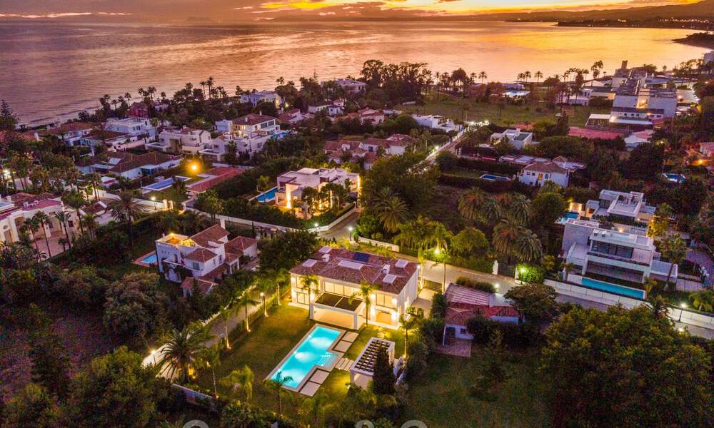 Spacious new modern beachside luxury villa for sale near the golf course in Marbella - Estepona 30179