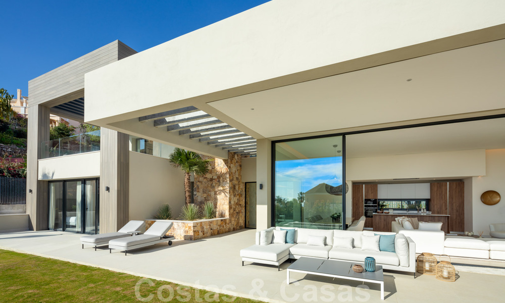 Last villa! Contemporary modern newly built villa with sea views for sale in Nueva Andalucia, Marbella 30342