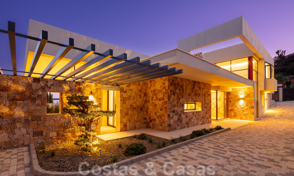 Last villa! Contemporary modern newly built villa with sea views for sale in Nueva Andalucia, Marbella 30354