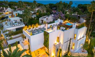 Top location, modern luxury villa for sale in a well-established beachside urbanisation on the Golden Mile in Marbella. Ready to move in. 57221 
