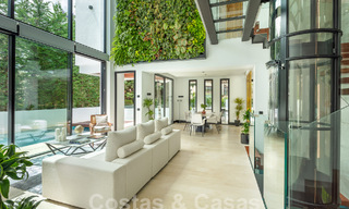 Top location, modern luxury villa for sale in a well-established beachside urbanisation on the Golden Mile in Marbella. Ready to move in. 57233 