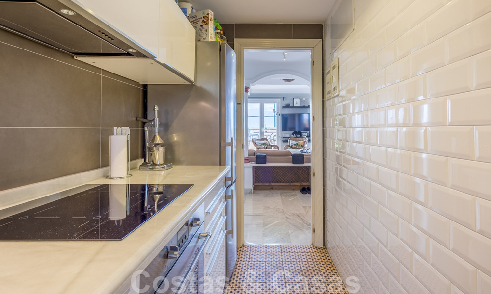 Renovated penthouse apartment for sale with sea views and within walking distance to all amenities and Puerto Banus in Nueva Andalucia, Marbella 31187