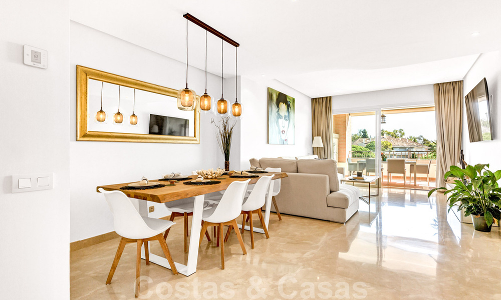 Timeless luxury flat for sale with sea views on the Golden Mile, between Puerto Banus and Marbella 30881