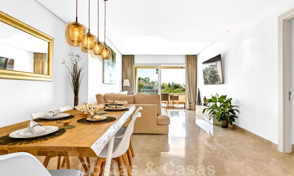 Timeless luxury flat for sale with sea views on the Golden Mile, between Puerto Banus and Marbella 30882