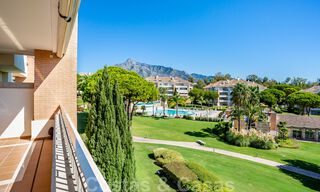 Timeless luxury flat for sale with sea views on the Golden Mile, between Puerto Banus and Marbella 30910 