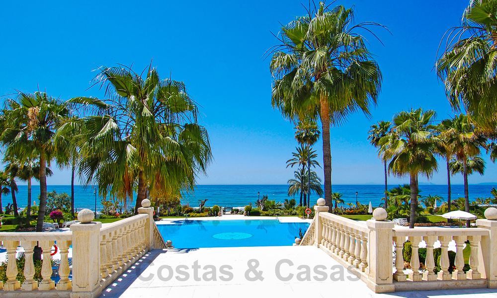 Exclusive apartment for sale with sea views in a frontline beach complex on the New Golden Mile, Marbella - Estepona 30952