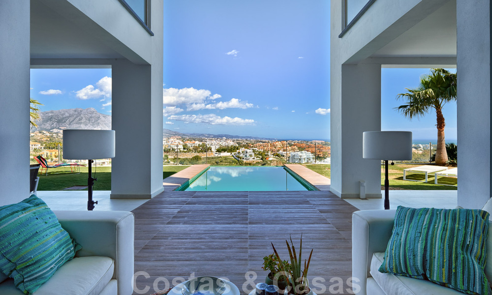 Modern villa for sale, frontline golf with panoramic mountain, golf and sea views in Benahavis - Marbella 31005