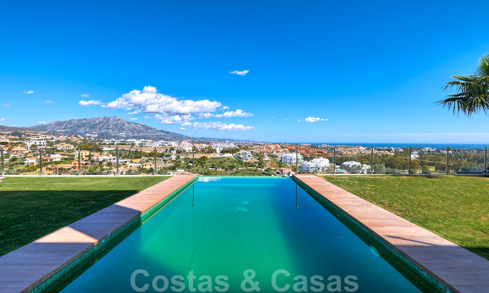 Modern villa for sale, frontline golf with panoramic mountain, golf and sea views in Benahavis - Marbella 31006