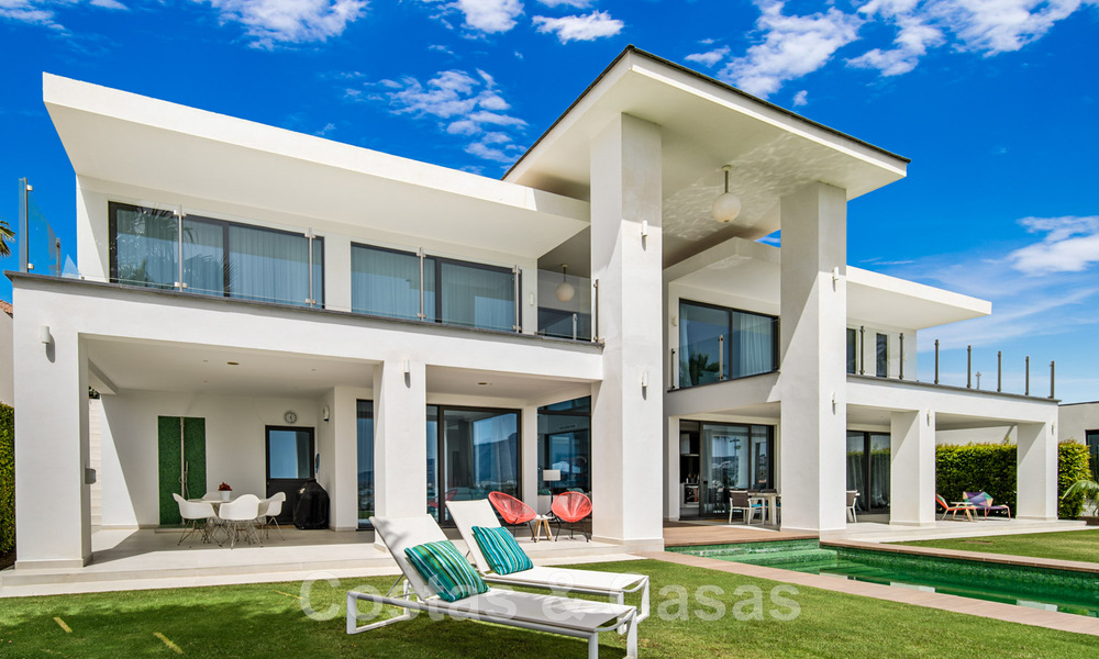 Modern villa for sale, frontline golf with panoramic mountain, golf and sea views in Benahavis - Marbella 42264