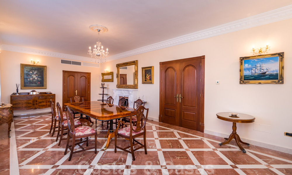 Stately classic Mediterranean style country villa for sale on the New Golden Mile near the beach and Estepona Centre 31394