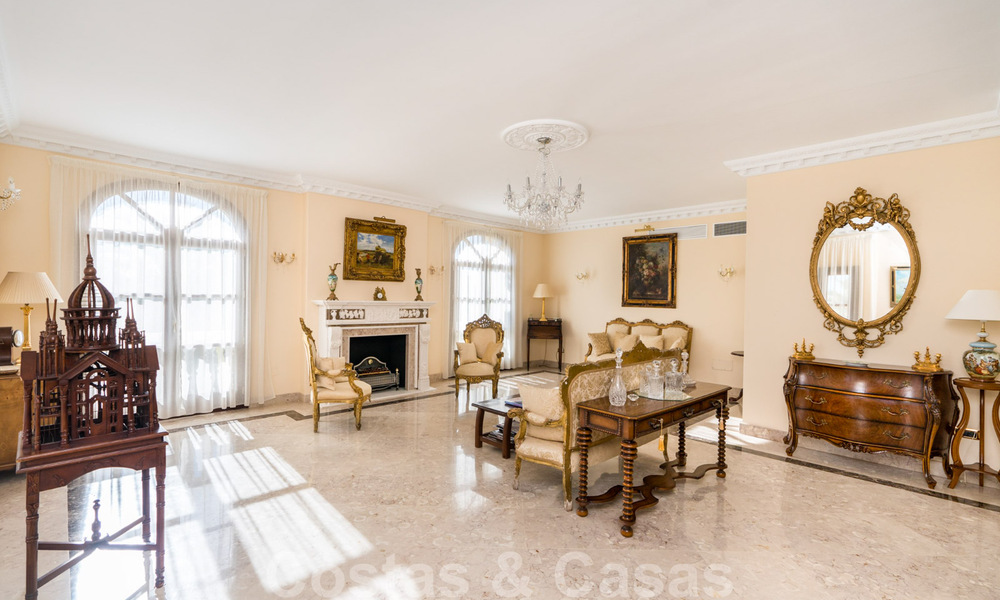 Stately classic Mediterranean style country villa for sale on the New Golden Mile near the beach and Estepona Centre 31397