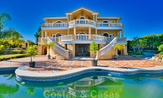 Stately classic Mediterranean style country villa for sale on the New Golden Mile near the beach and Estepona Centre 31444 